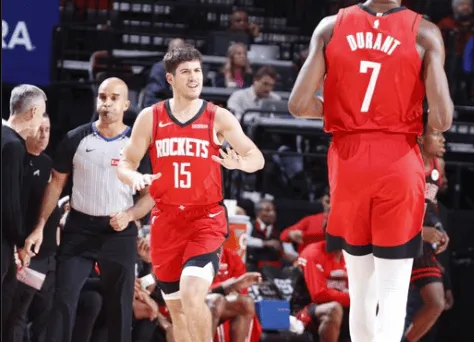 fb体育平台-谢泼德全场出战22分钟，8中3、三分5中2得到8分1篮板1助攻