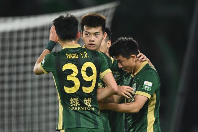 fb体育赛事-【中超】王钰栋破门刘浩帆连送2点球 浙江2比2梅州