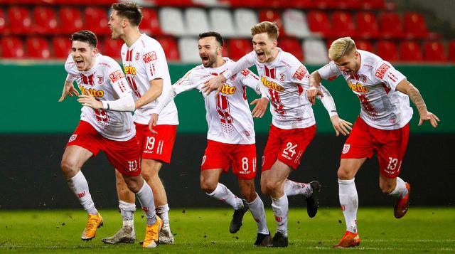 fb体育直播-场上即将进入“卡塔尔时间”，场下跟图赫尔抢中卫